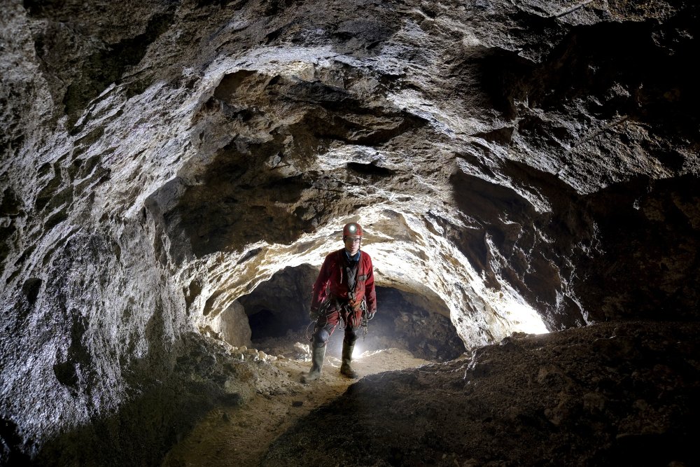 Rob Eavis in Hartle Dale Mine's pipe cavern, by Jon Pemberton.jpg